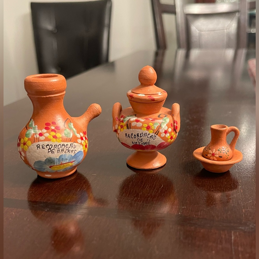 Mini hand-painted Terracotta Pottery Pieces from Portugal “Recordacad de Nazare”